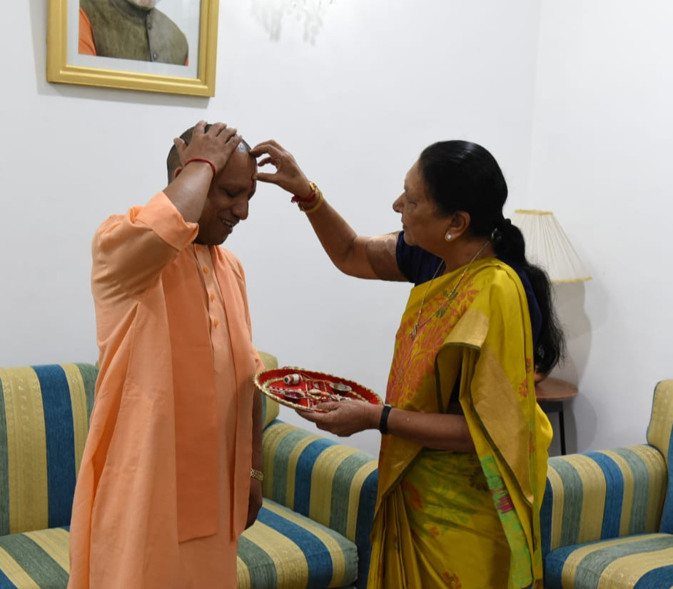 Chief Minister met the Governor on Raksha bandhan