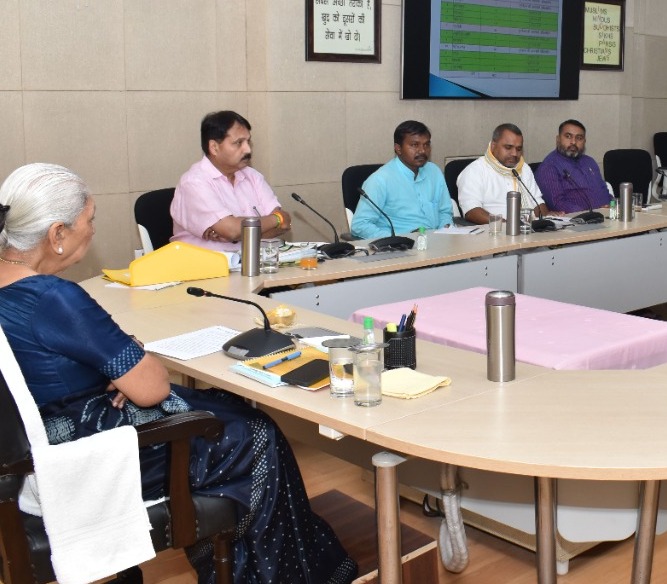 The Governor reviewed the work progress on Forest Rights of Forest Dwellers and Scheduled Tribes.