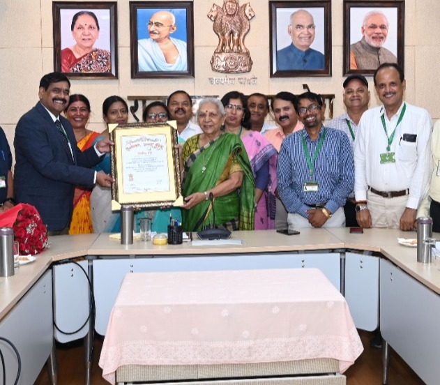 The Governor felicitated Chandra Shekhar Azad University of Agriculture & Technology, Kanpur at Raj Bhavan for achieving 'B Grade' in NAAC Evaluation.