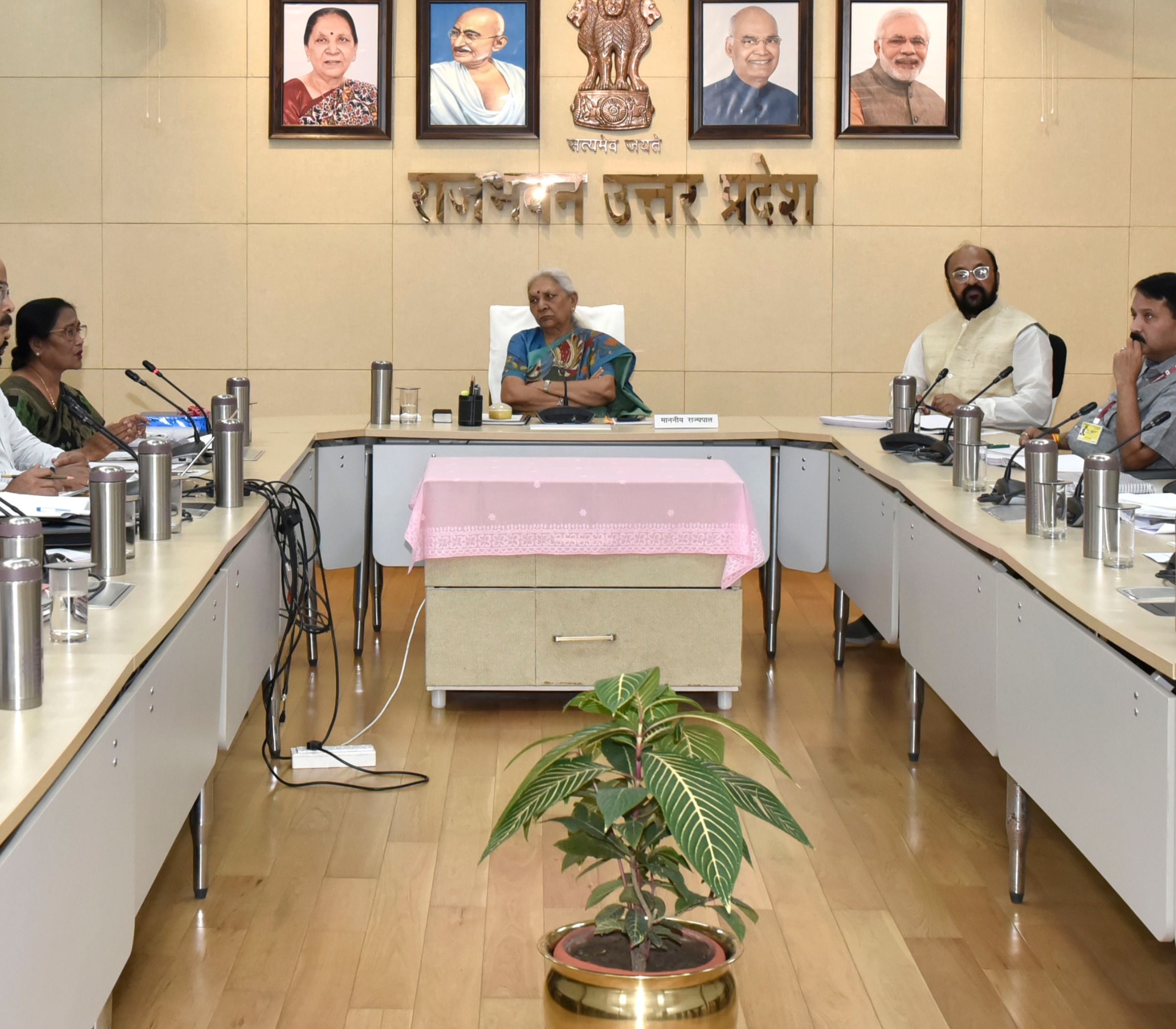 राज्यपाल ने वीर बहादुर सिंह पूर्वांचल विश्वविद्यालय, जौनपुर के नैक हेतु प्रस्तुतिकरण की समीक्षा की