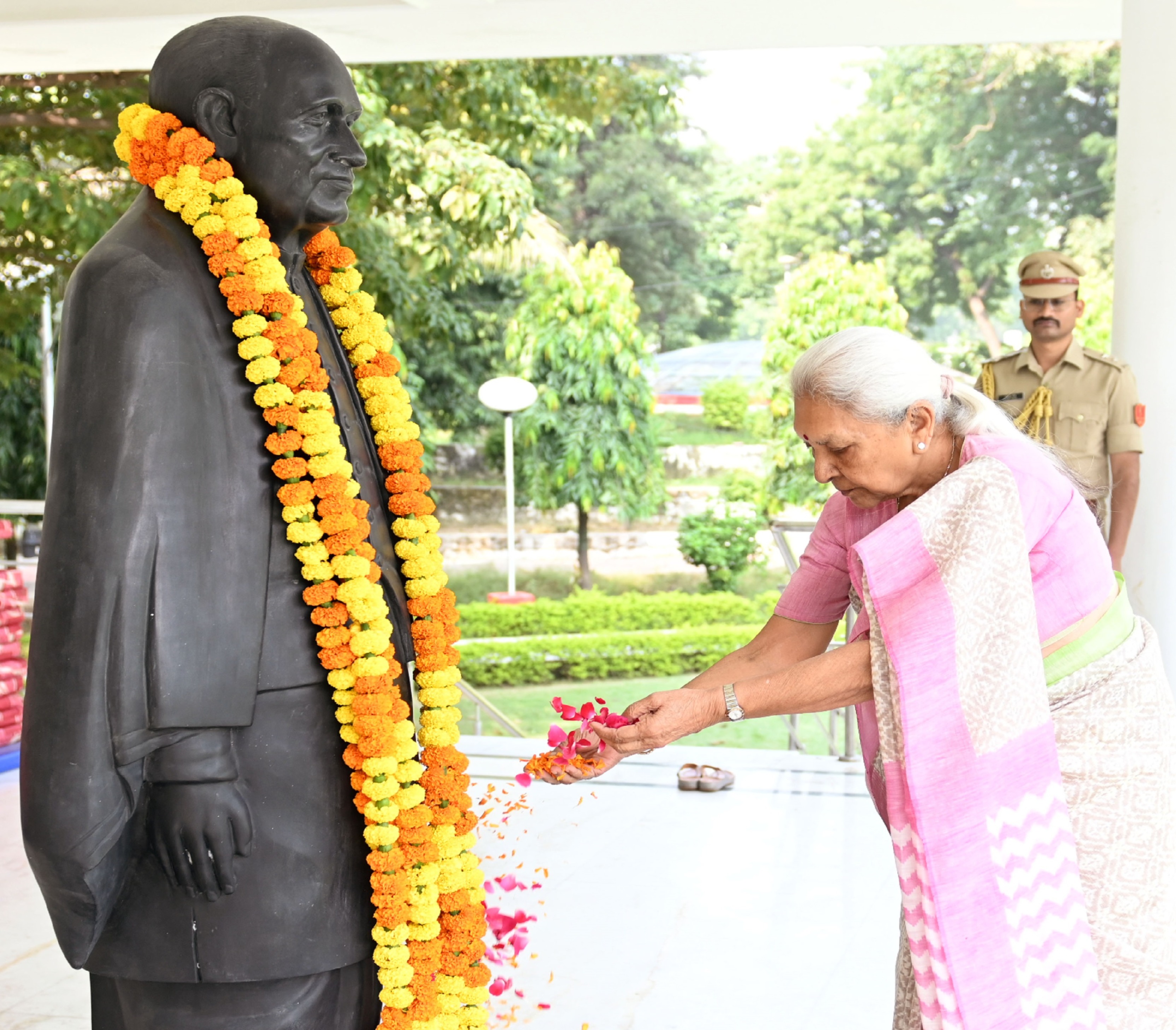 On the occasion of Sardar Vallabhbhai Patel Birth Anniversary, the Governor paid tribute to him by offering flowers on his statue at Raj Bhavan