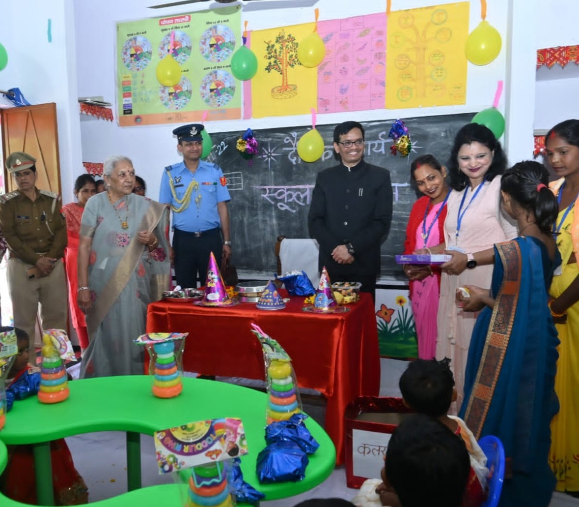 Governor visits villages, Anganwadi centers and S.S.B. outpost in Pilibhit