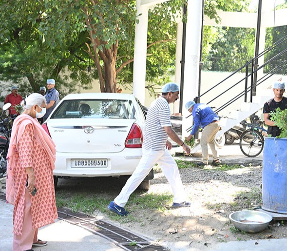 With the inspiration of the Governor, a massive cleanliness drive is organized in Raj Bhavan.