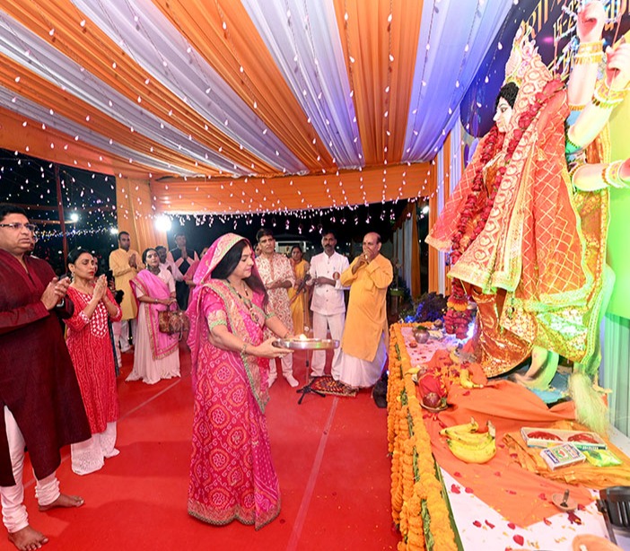 Garba celebrations continue on the eighth day of the Garba Mahotsav organized at Raj Bhavan.