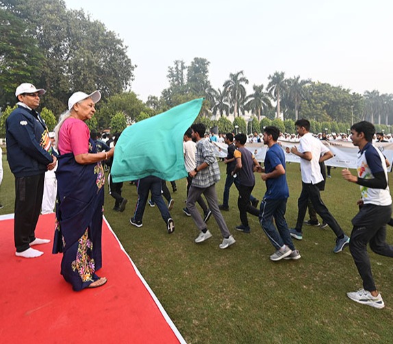 Governor flags off “Run for Unity” rally from Raj Bhavan on the occasion of National Unity Day