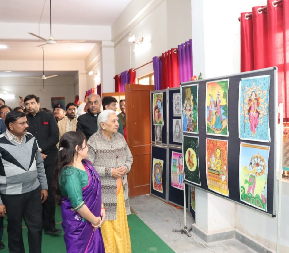 The Governor participated in the function organized at Jagatguru Rambhadracharya Divyang State University in Chitrakoot district.