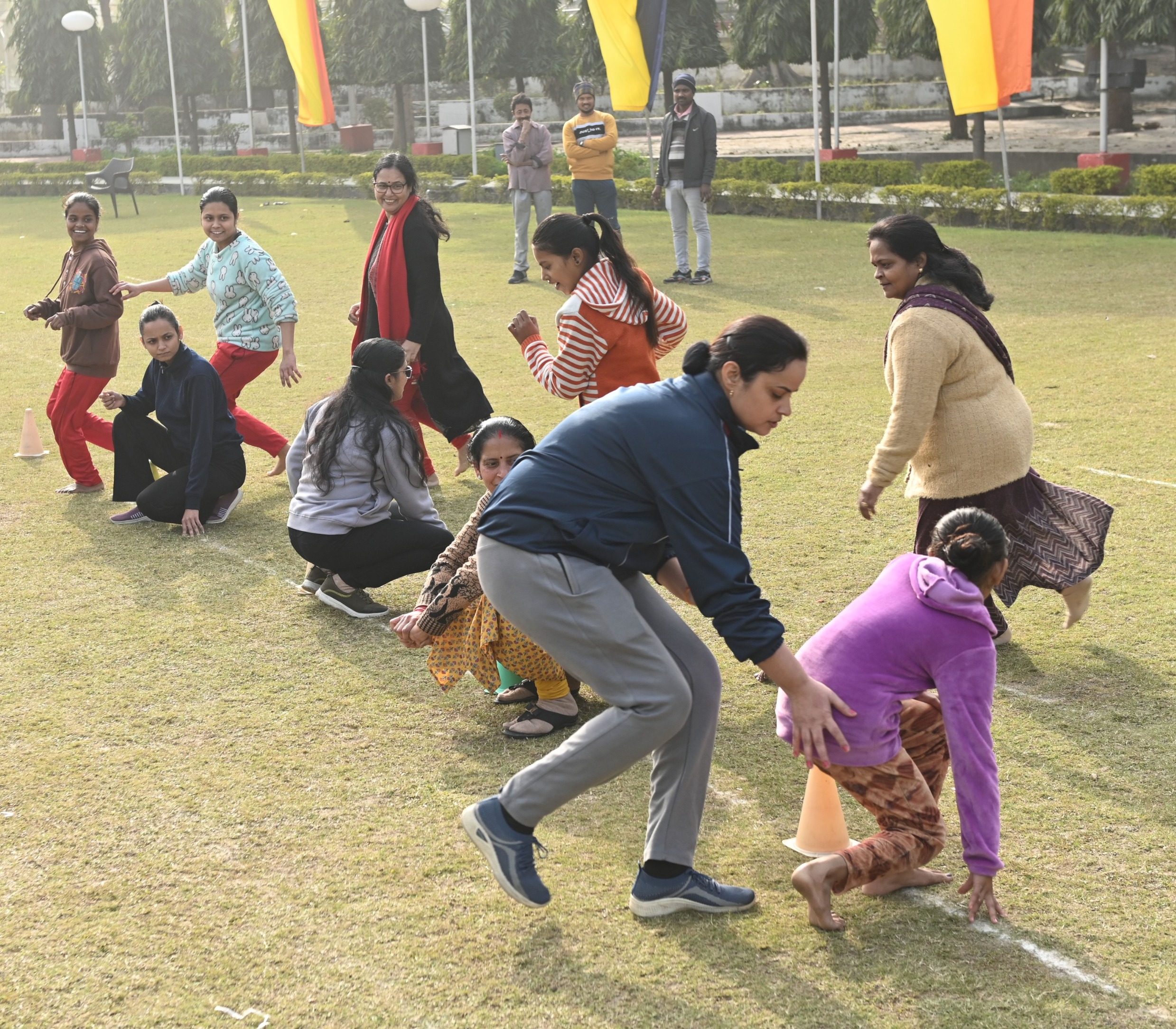 The traditional sports competition organized at Raj Bhavan for Raj Bhavan personnel and officials continued for the 11th day.