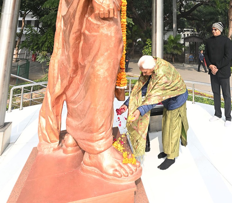 The Governor paid tribute to Swami Vivekananda on the occasion of his birth anniversary, celebrated as "National Youth Day."