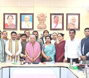 राज्यपाल ने सम्पूर्णानंद संस्कृत विश्वविद्यालय, वाराणसी के नैक मूल्यांकन हेतु प्रस्तुतिकरण की समीक्षा की