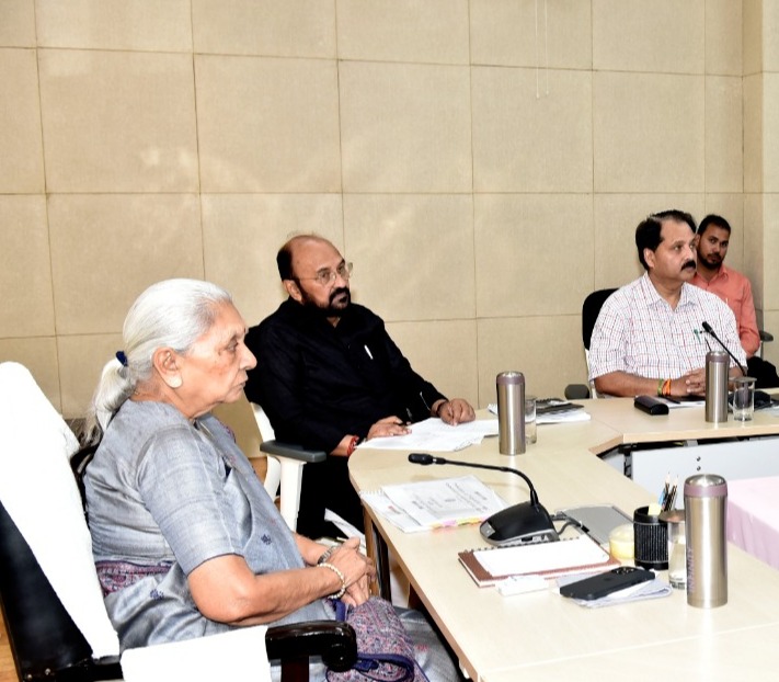Governor Anandiben Patel reviews NAAC evaluation presentation of Chhatrapati Shahuji Maharaj University, Kanpur