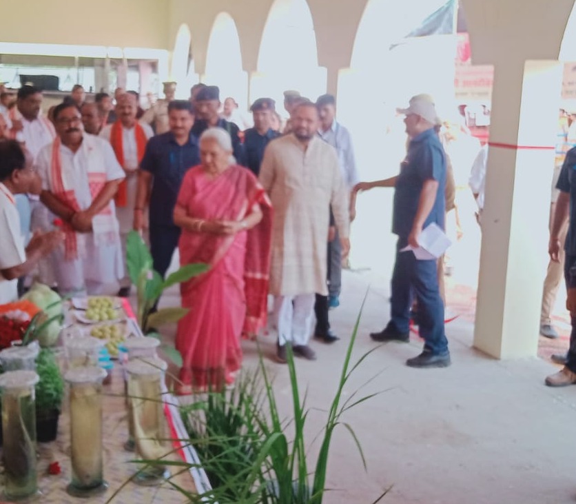 The Governor inaugurated "Mandi Shop" in Mandi Parishad, district Balrampur.