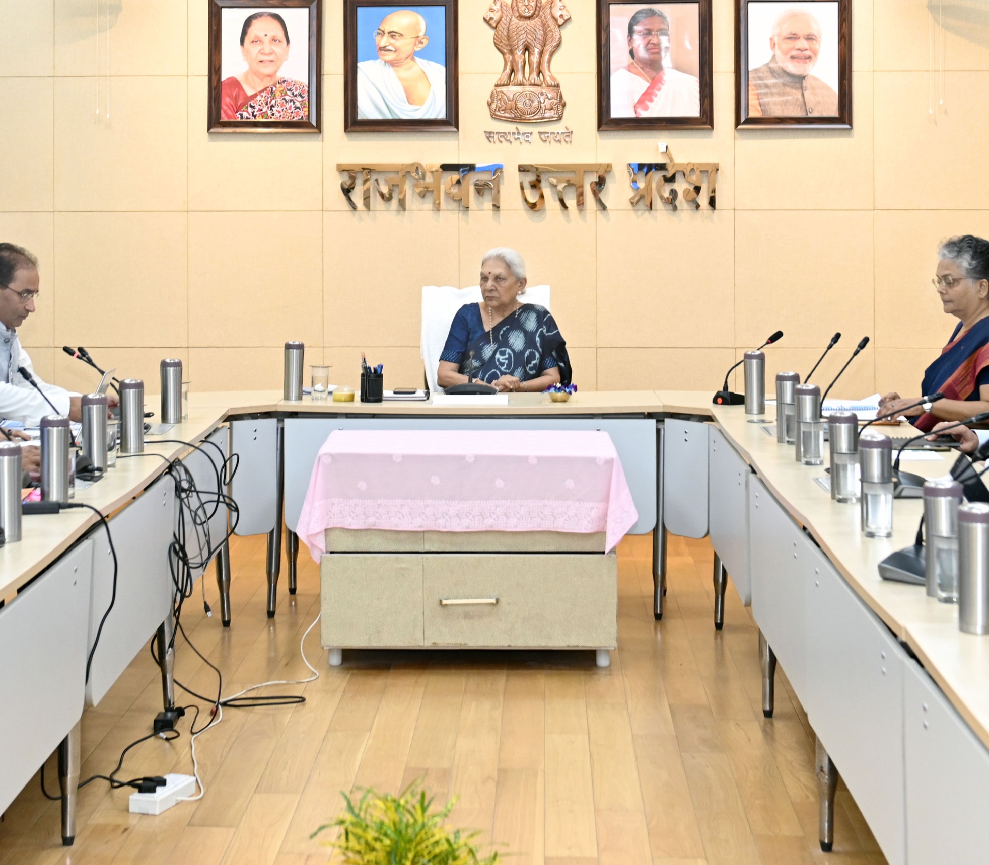 राज्यपाल ने महात्मा ज्योतिबाफुले रूहेलखण्ड विश्वविद्यालय, बरेली के नैक हेतु तैयार प्रस्तुतिकरण की समीक्षा की