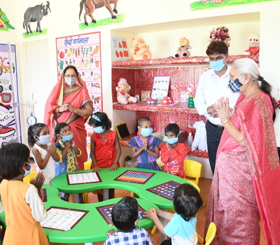 The Governor took part in Godh Bharai and Annaprashana programs in Varanasi.