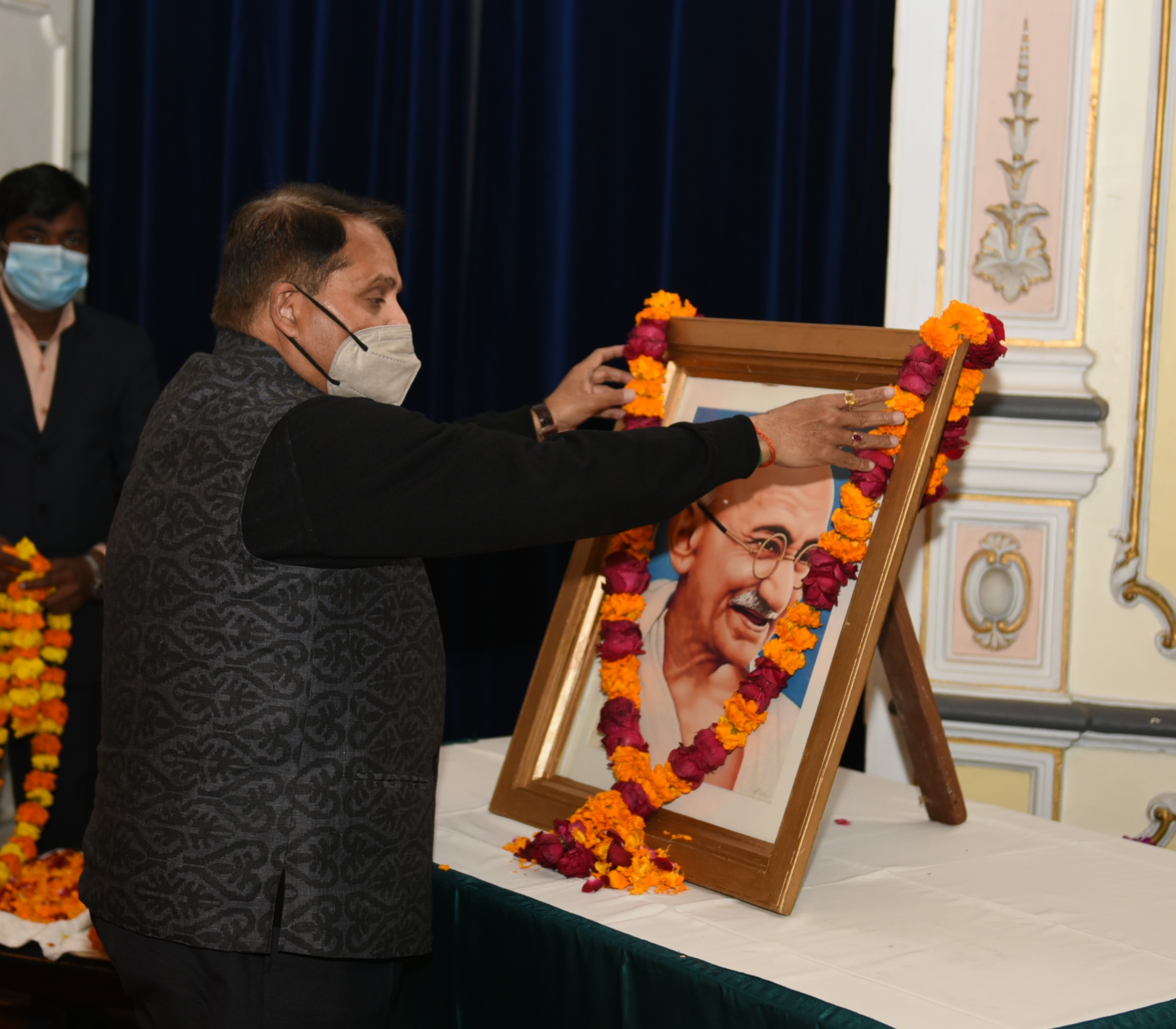 Additional Chief Secretary to Governor pays tribute to Mahatma Gandhi on Martyrs' Day