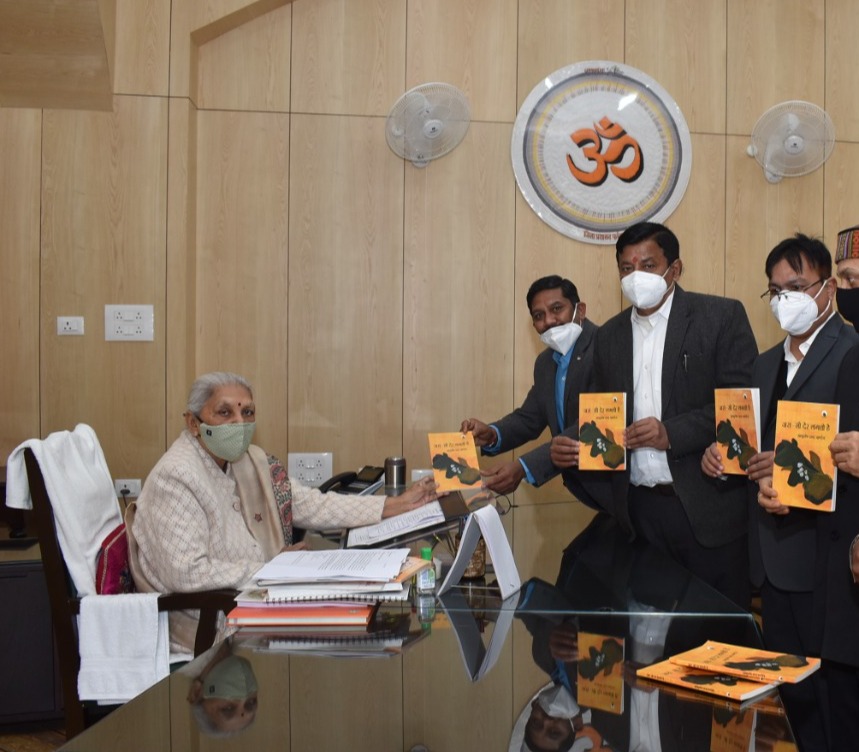Hon'ble Governor released the book 'Zara Si Der Lagti Hai' by Ashutosh Chandra Pandey