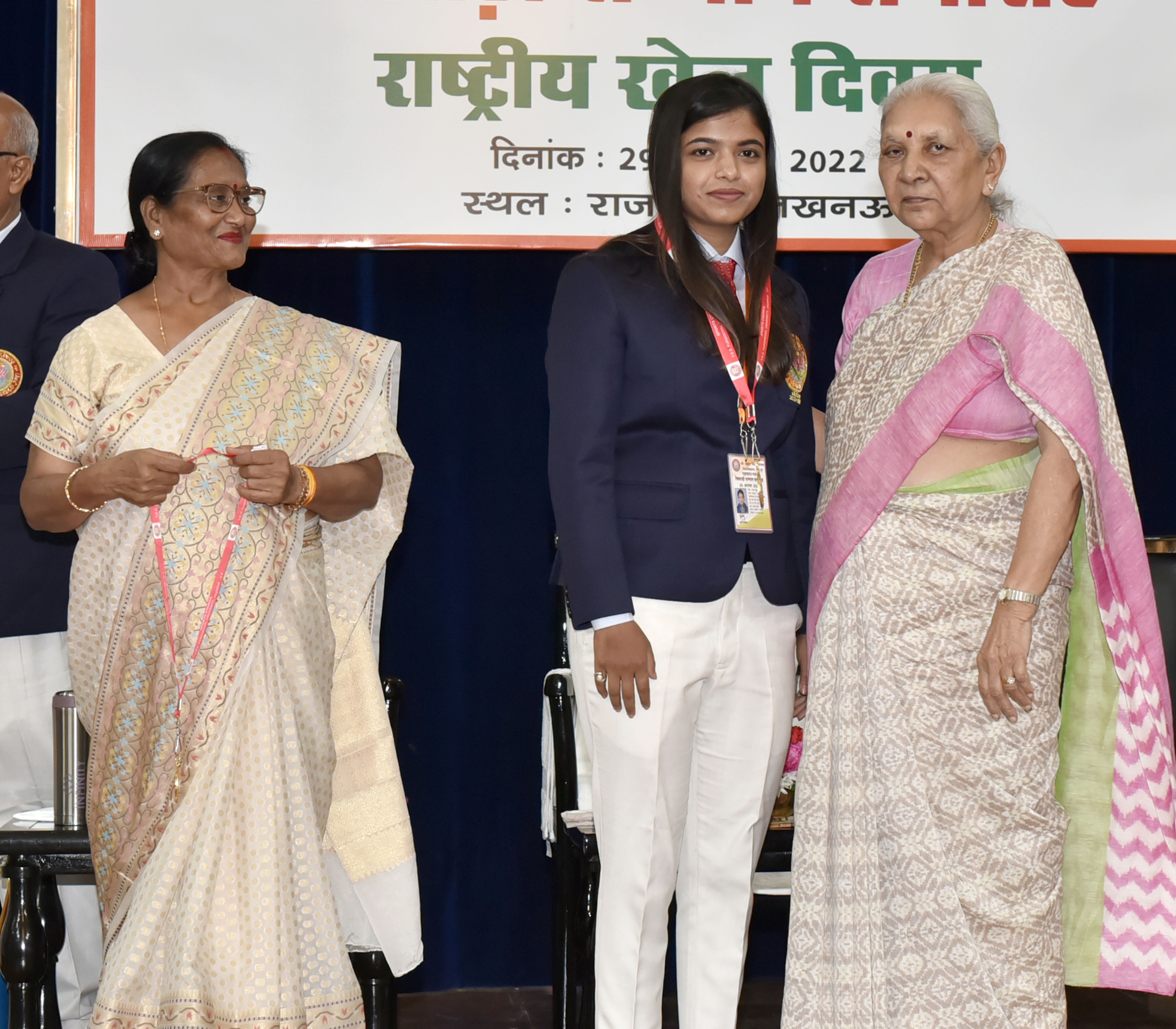 राज्यपाल ने वीर बहादुर सिंह पूर्वांचल विश्वविद्यालय, जौनपुर के खिलाड़ियों को सम्मानित किया