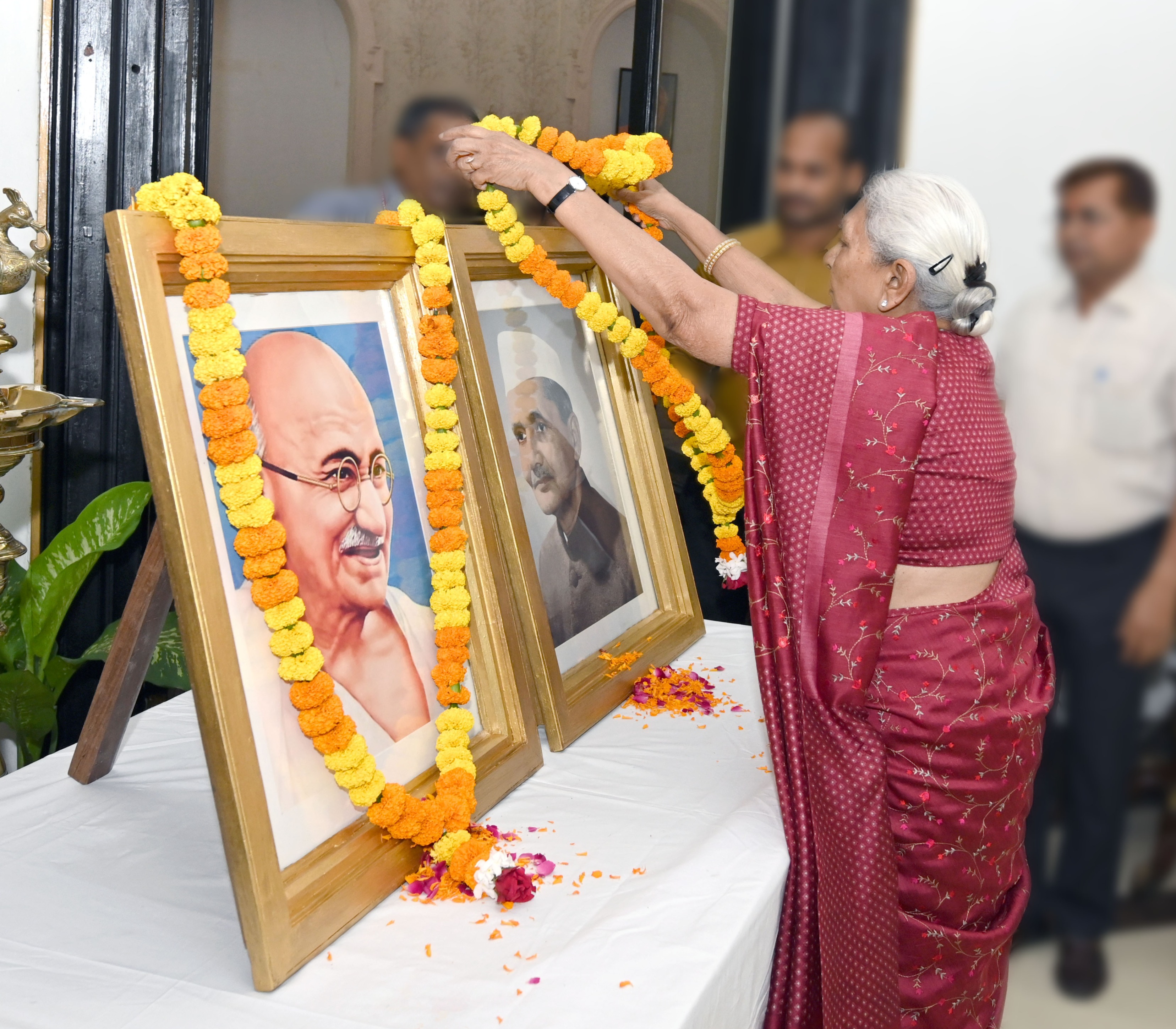 The Governor paid tribute to Mahatma Gandhi and Lal Bahadur Shastri ji