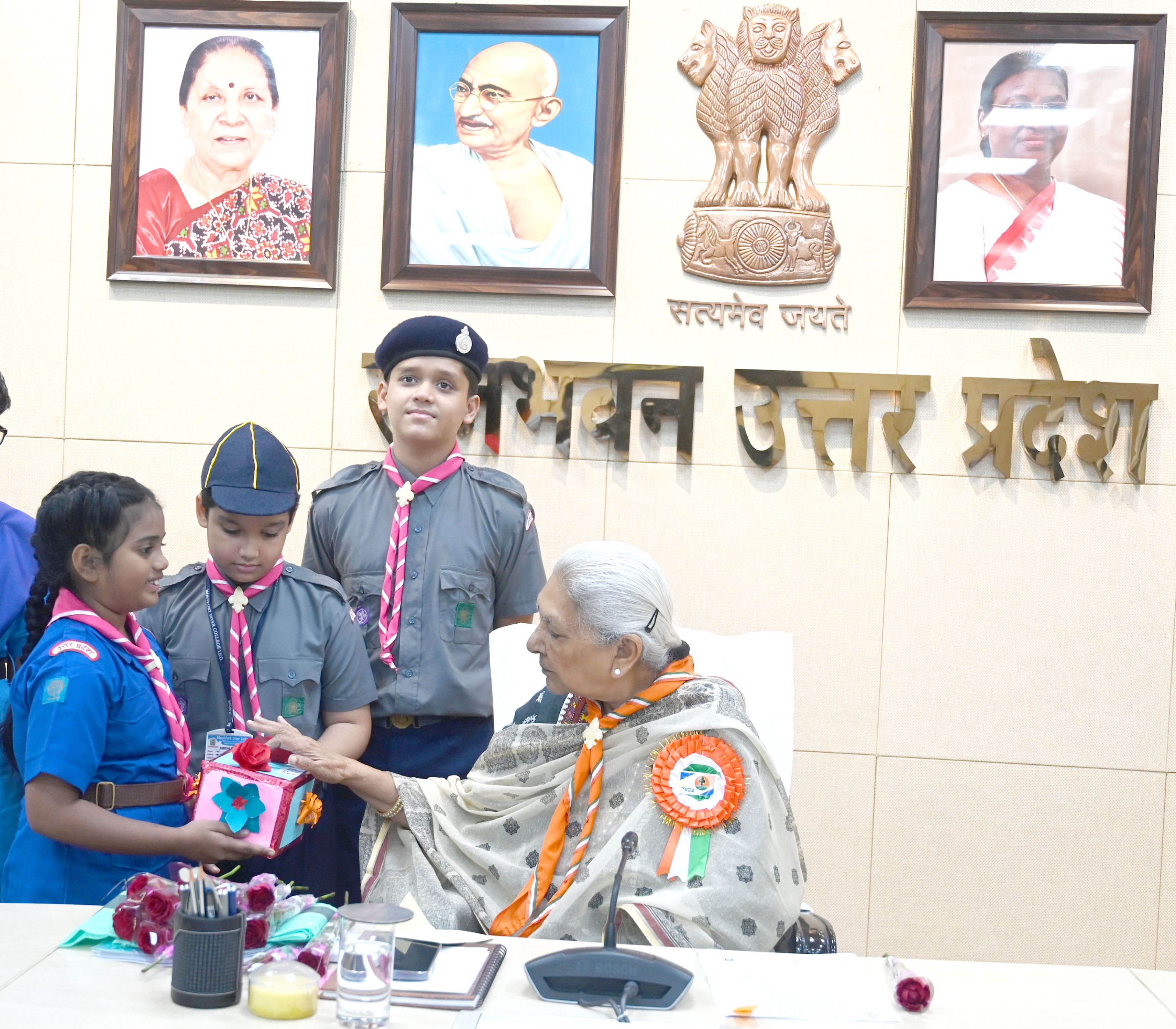 भारत स्काउट एण्ड गाइड की स्थापना दिवस पर संगठन के पदाधिकारियों ने राज्यपाल को सम्मानित किया