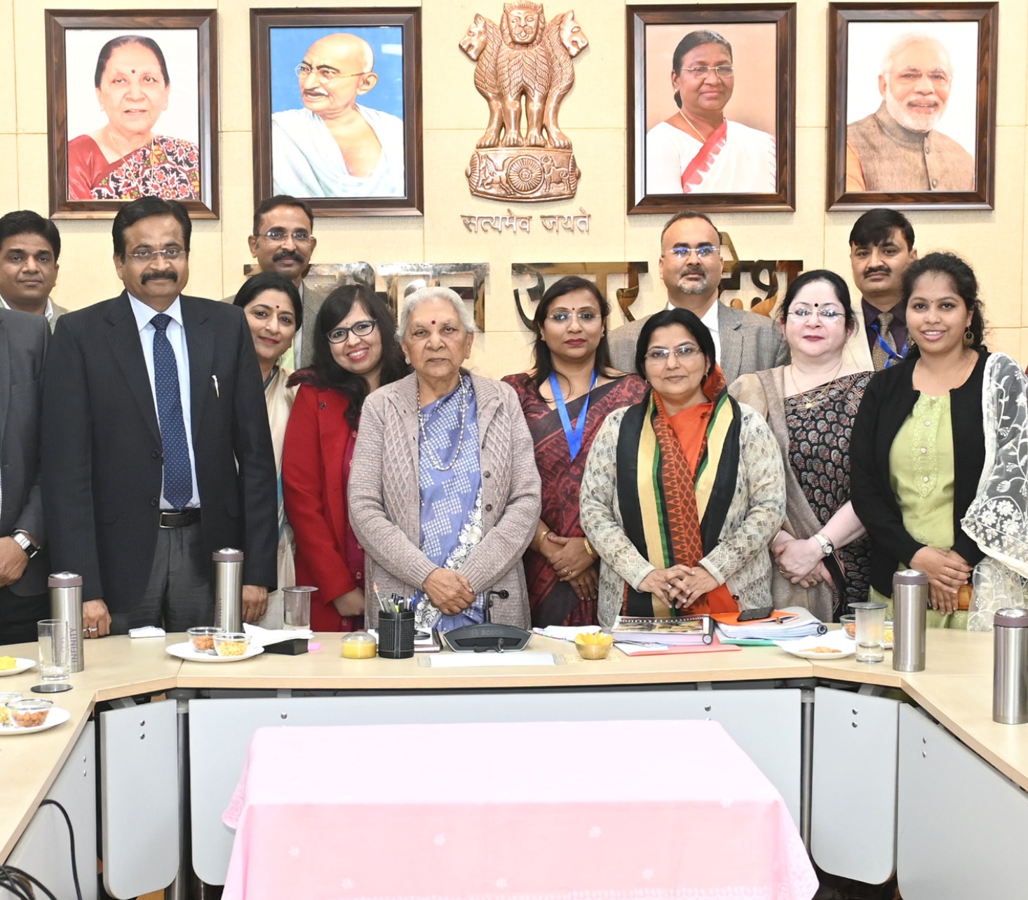 राज्यपाल ने बुंदेलखण्ड विश्वविद्यालय, झाँसी के नैक हेतु प्रस्तुतिकरण की समीक्षा की