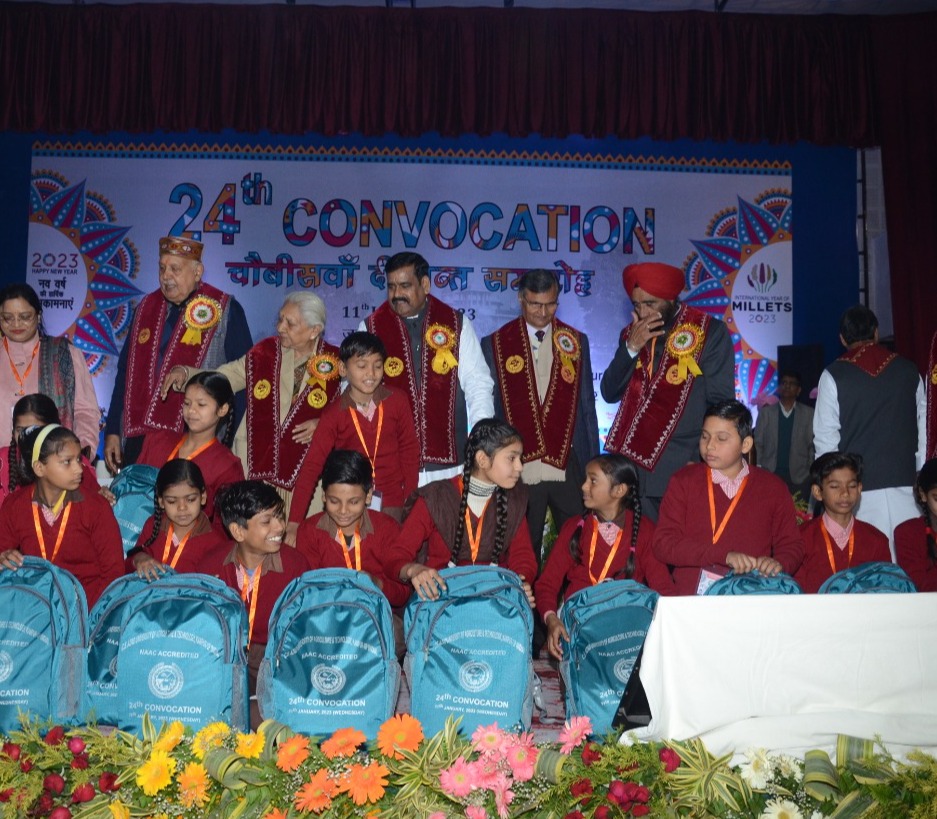 राज्यपाल श्रीमती आनंदीबेन पटेल की अध्यक्षता में चंद्रशेखर आजाद कृषि एवं प्रौद्योगिकी विश्वविद्यालय, कानपुर का 24वां दीक्षान्त समारोह सम्पन्न