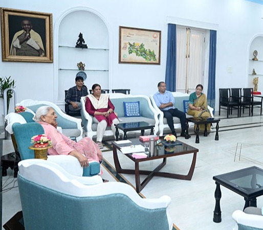 The Director, Doctors and Students of RML Institute met the Governor