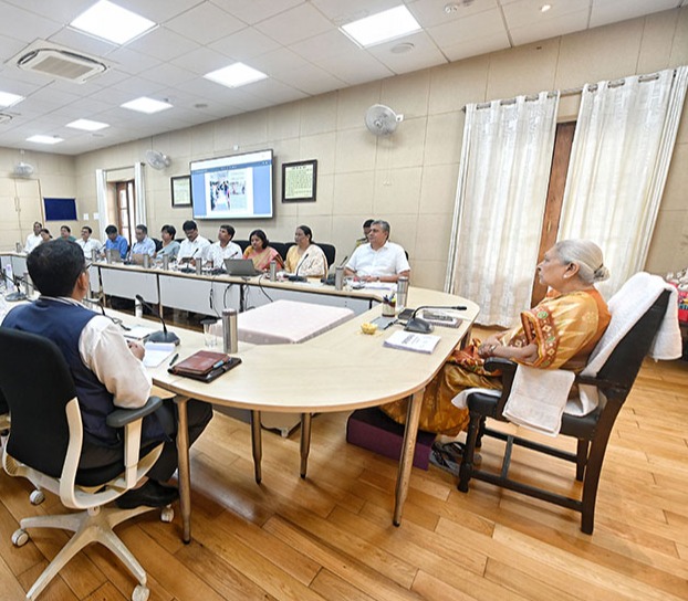 राज्यपाल ने महात्मा गांधी काशी विद्यापीठ, वाराणसी द्वारा नैक मूल्यांकन हेतु की गई तैयारियों की समीक्षा की