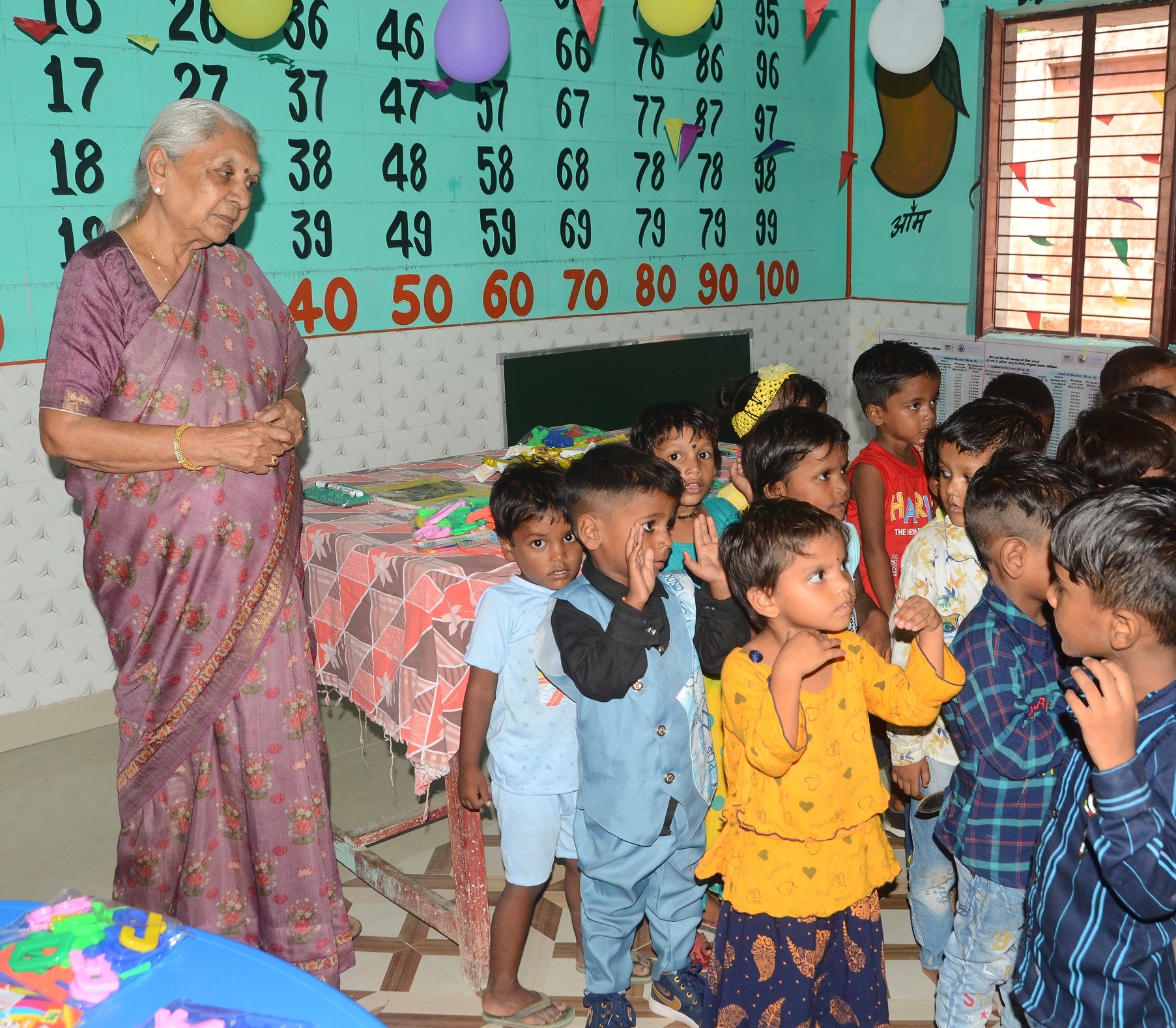 The Governor distributed 100 kits to well-equip the Anganwadi Kendras in Gorakhpur district