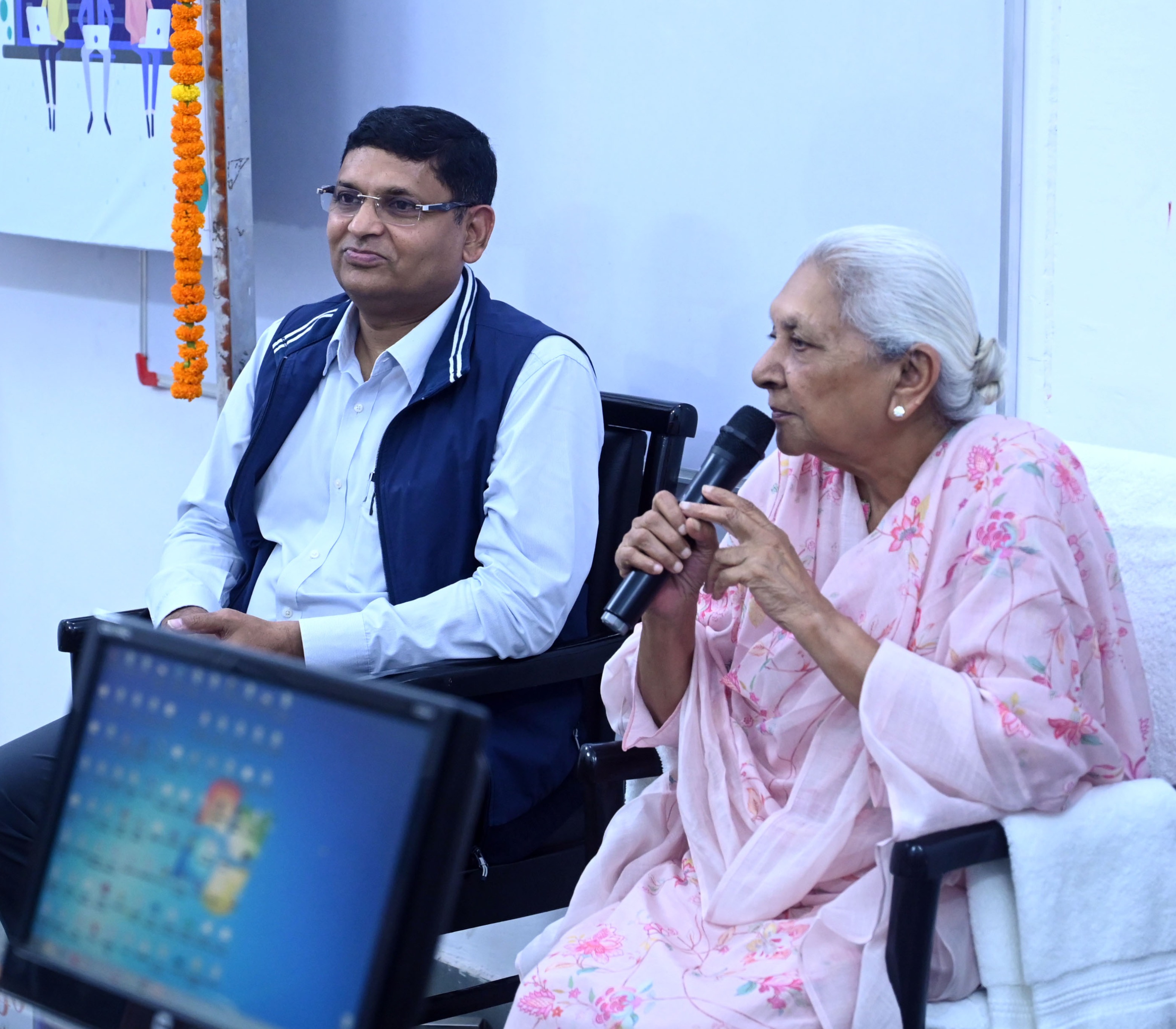 Governor inaugurates computer training at Raj Bhavan