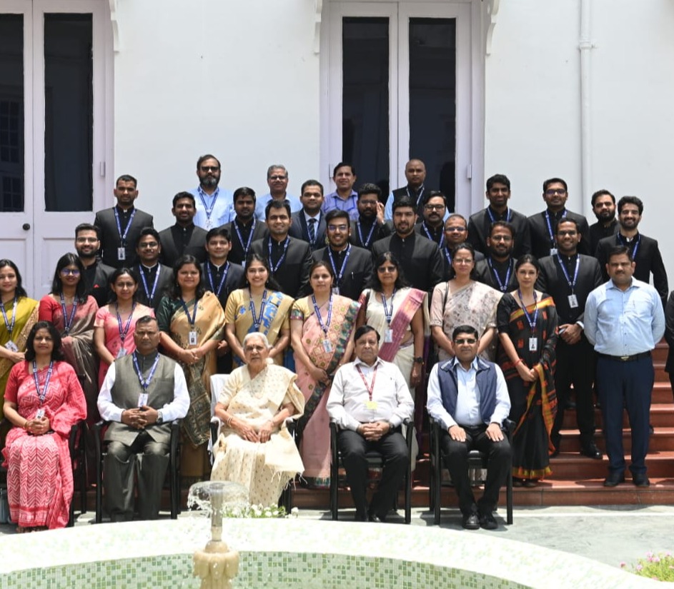 30 trainee officers of the Indian Railway Trafic Service 2019 batch paid a courtesy call to the Governor