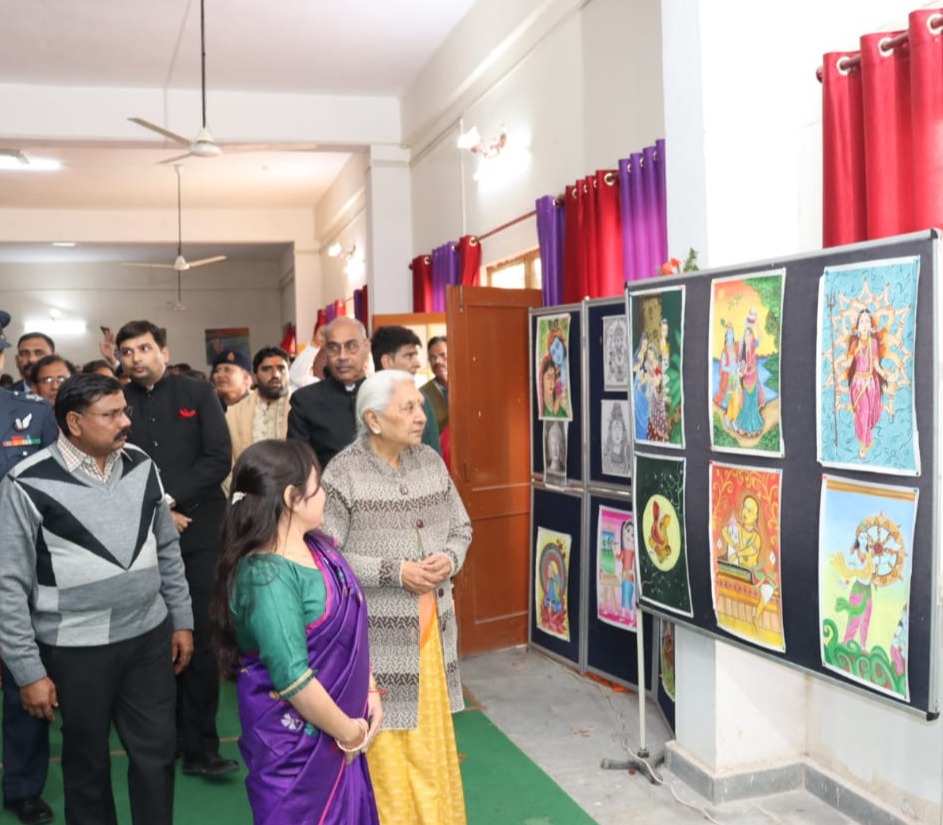 राज्यपाल ने जनपद चित्रकूट स्थित जगतगुरु रामभद्राचार्य दिव्यांग राज्य विश्वविद्यालय में आयोजित समारोह में हुईं शामिल