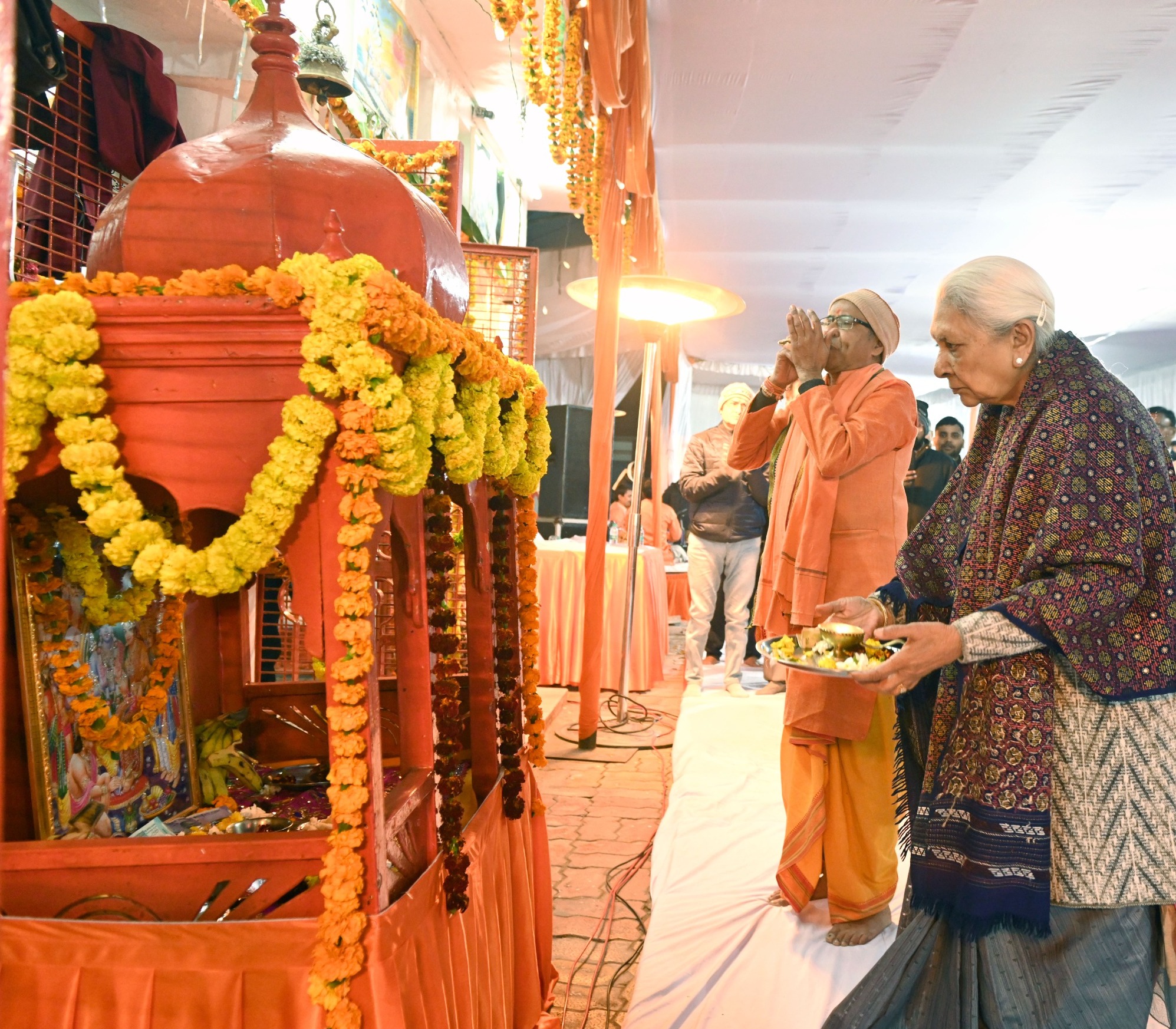राज्यपाल ने भगवान श्री राम जी के प्राण प्रतिष्ठा के अवसर पर राजभवन स्थित मंदिर में की आरती और पूजा अर्चना
