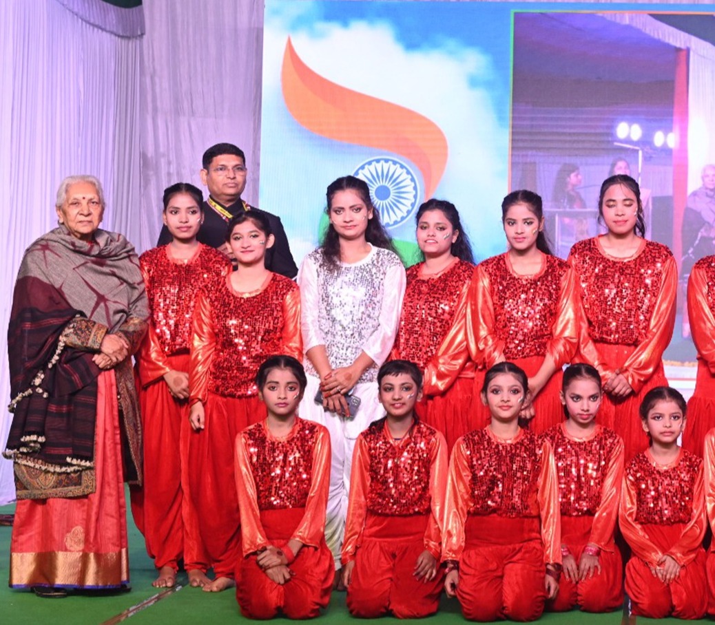 राज्यपाल की अध्यक्षता में राजभवन में गणतंत्र दिवस के अवसर पर विविध सांस्कृतिक कार्यक्रमों की संध्या का आयोजन हुआ।