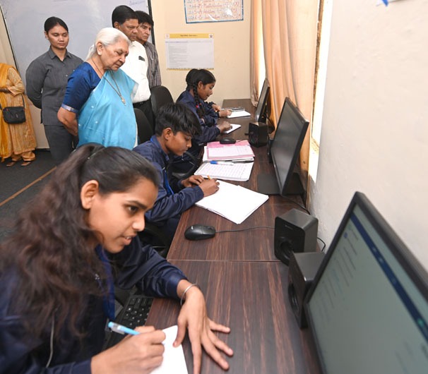 राज्यपाल ने जनपद लखनऊ के कस्तूरबा गाँधी विद्यालय, नंदपुर का निरीक्षण किया