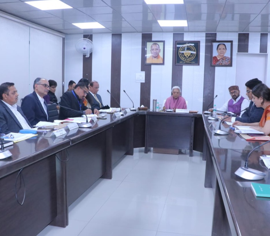 Governor reviewed a meeting on the drop out of disabled children and innovations being made in education and employment oriented education in Agra district.