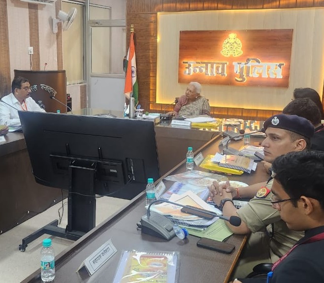 The Governor held a review meeting of 18 departments including health, education and agriculture in Unnao district
