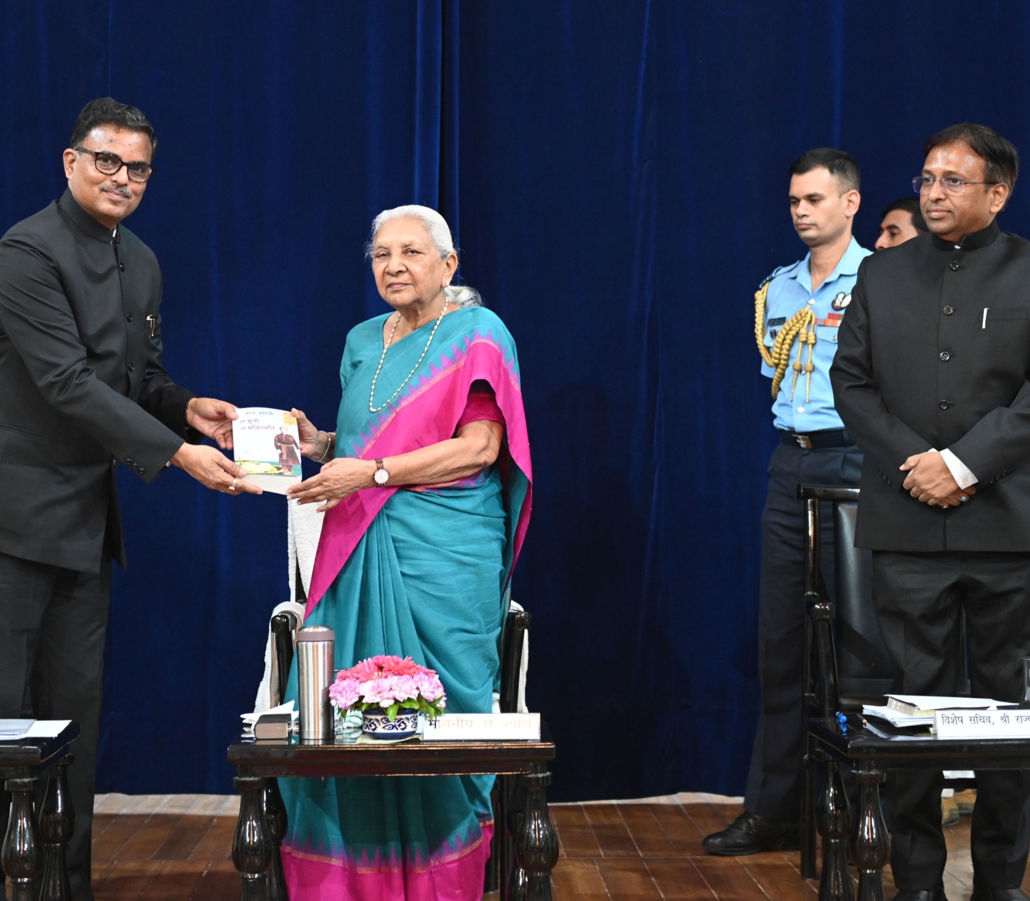 111 newly appointed trainees of Uttar Pradesh Judicial Service-2022 batch, Civil Judge (Lower Division) and officials of Judicial Training and Research Institute met the Governor