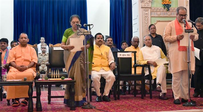 Swearing-in ceremony of ministers at Raj Bhavan/राजभवन में मंत्रियों का शपथ ग्रहण समारोह
