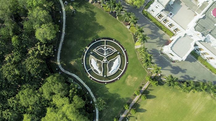  U.P. Emblem Fountain Aerial View/ यू0पी0 एम्ब्लम फाउंटेन का विहंगम दृश्य