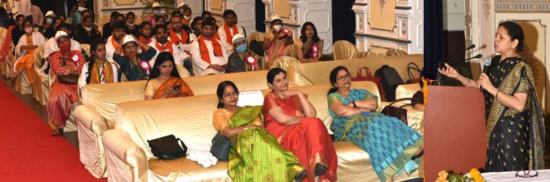 Qualities of becoming self-reliant were taught in Mahila Samridhi Mahotsav / महिला समृद्धि महोत्सव में सिखाए स्वावलम्बी बनने के गुण