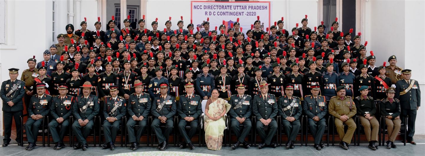 The Governor honored NCC Cadets/राज्यपाल ने एन0सी0सी0 कैडेट्स को सम्मानित किया