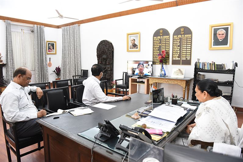 Governor held video conferencing with Vice Chancellors on prevention from Corona infection and to help out the people affected from lockdown./राज्यपाल ने कोरोना संक्रमण के बचाव एवं लाॅकडाउन प्रभावितों के सहायतार्थ कुलपतियों से की वीडियो कांफ्रेंसिंग 