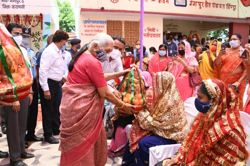 The Governor took part in Godh Bharai and Annaprashana programs in Varanasi./राज्यपाल ने वाराणसी में गोद भराई तथा अन्नप्रासन कार्यक्रमों में सहभाग किया