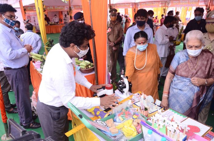 The Governor visited Krishi Vigyan Kendra, Sitapur/राज्यपाल जी ने कृषि विज्ञान केन्द्र, सीतापुर का भ्रमण किया