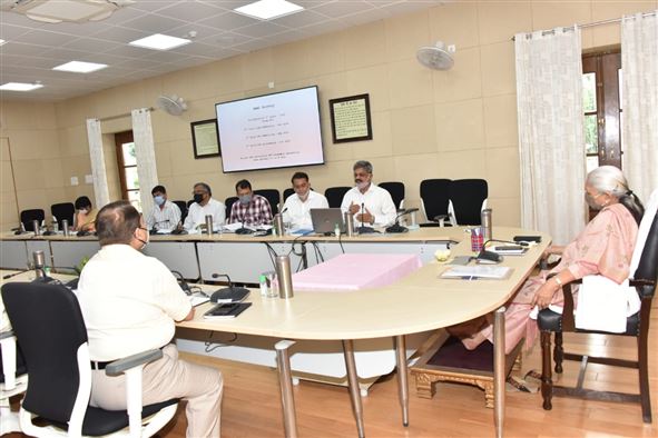 Presentation held for NAAC evaluation of Deen Dayal Upadhyaya Gorakhpur University, Gorakhpur, before the Governor/राज्यपाल के समक्ष दीन दयाल उपाध्याय गोरखपुर विश्वविद्यालय, गोरखपुर का नैक मूल्यांकन हेतु प्रस्तुतिकरण हुआ