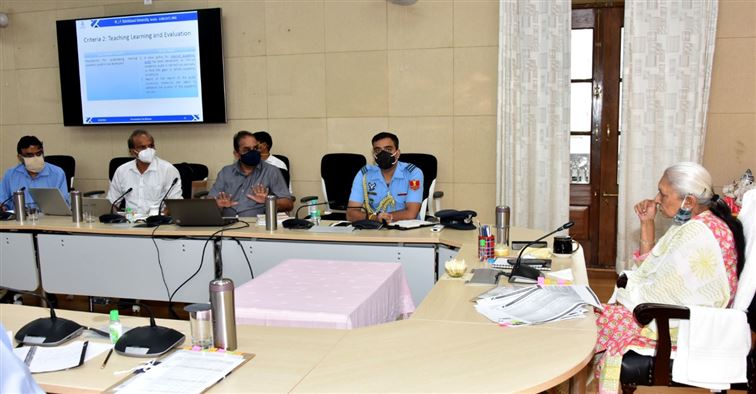 Presentation held for NAAC evaluation of Mahatma Jyotiba Phule Rohilkhand University, Bareilly, before the Governor/राज्यपाल के समक्ष महात्मा ज्योतिबा फुले रूहेलखण्ड विश्वविद्यालय, बरेली का नैक मूल्यांकन हेतु प्रस्तुतीकरण 