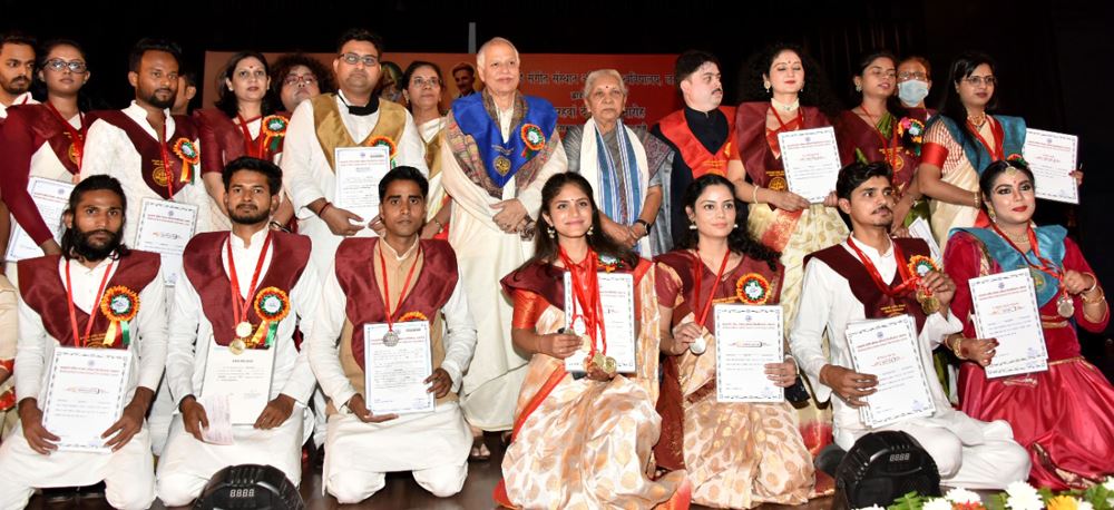 Convocation of Bhatkhande Sangeet Sansthan Deemed-University, Lucknow concluded/भातखण्डे संगीत संस्थान सम-विश्वविद्यालय, लखनऊ का दीक्षान्त समारोह सम्पन्न