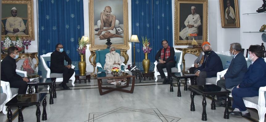 Dignitaries, officers and employees met the Governor and exchanged wishes on New Year 