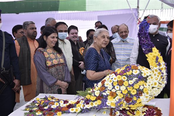 The Governor inaugurated three-day Fruit, Vegetable and Flower Show at Raj Bhavan./राज्यपाल ने राजभवन में आयोजित त्रिदिवसीय प्रादेशिक फल, शाक-भाजी एवं पुष्प प्रदर्शनी का किया उद्घाटन