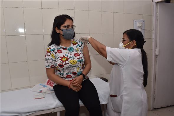 &apos;Free HPV&apos; Vaccination and Cervical Cancer Awareness Campaign launched at Raj Bhavan./राजभवन से ‘निःशुल्क एच0पी0वी0’ टीकाकरण व सर्वाइकल कैंसर जागरूकता अभियान का शुभारम्भ
