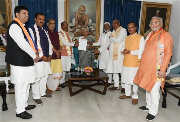 Shri Swatantra Dev Singh, UP BJP President met the Governor and presented claim to form the Government in state